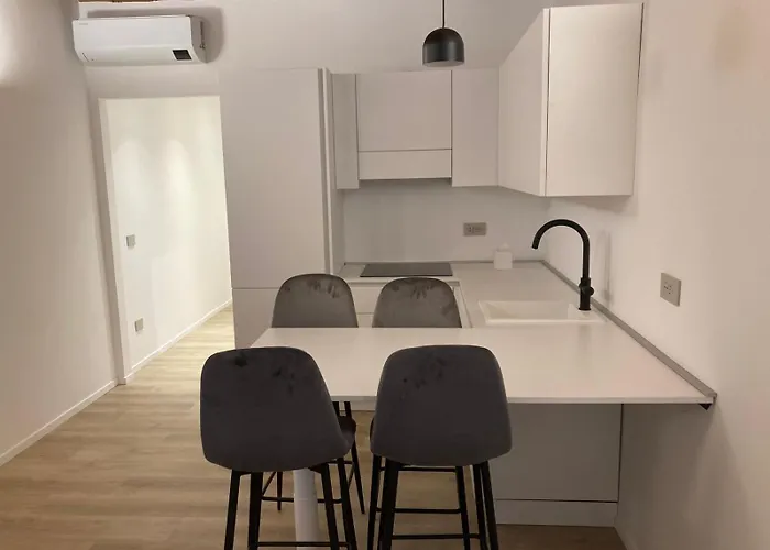 Apartament Manzoni Bilocale Con Doppi Servizi Piano Terra *