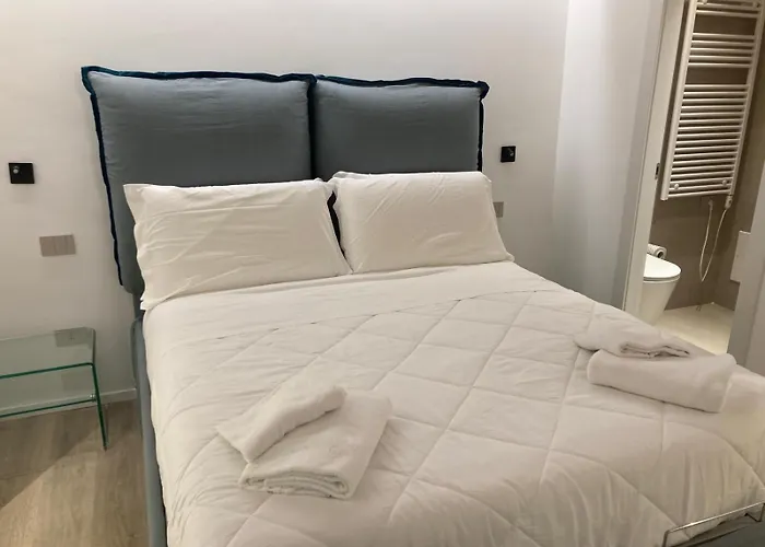 Manzoni Bilocale Con Doppi Servizi Piano Terra Apartament Rzym